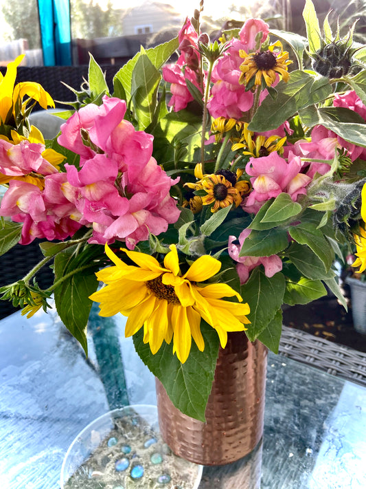 A Kaleidoscope of Blooms: The Best Cut Flowers for Year-Round Bouquets in Canadian Gardens (Zone 3 to Zone 9)