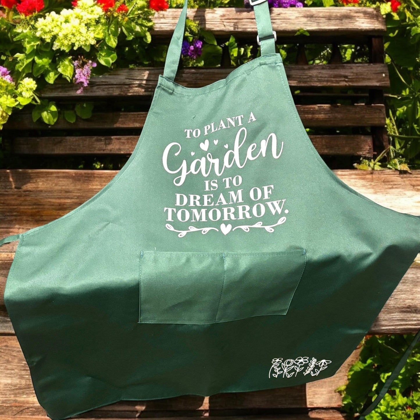 Garden Apron with Pockets – Green with Charming Design Choices