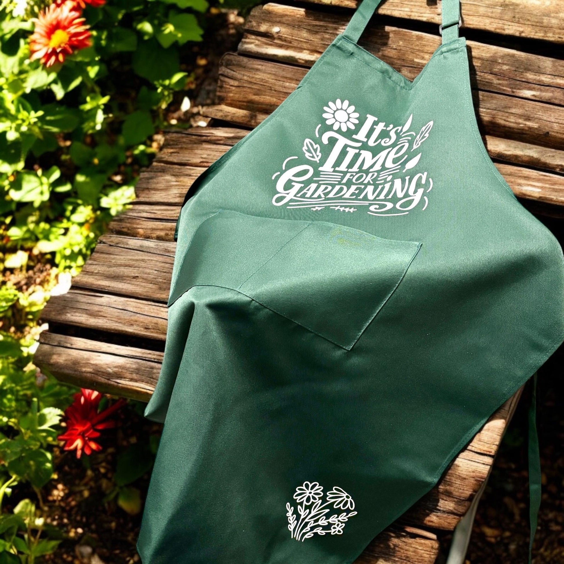 Garden Apron with Pockets – Green with Charming Design Choices