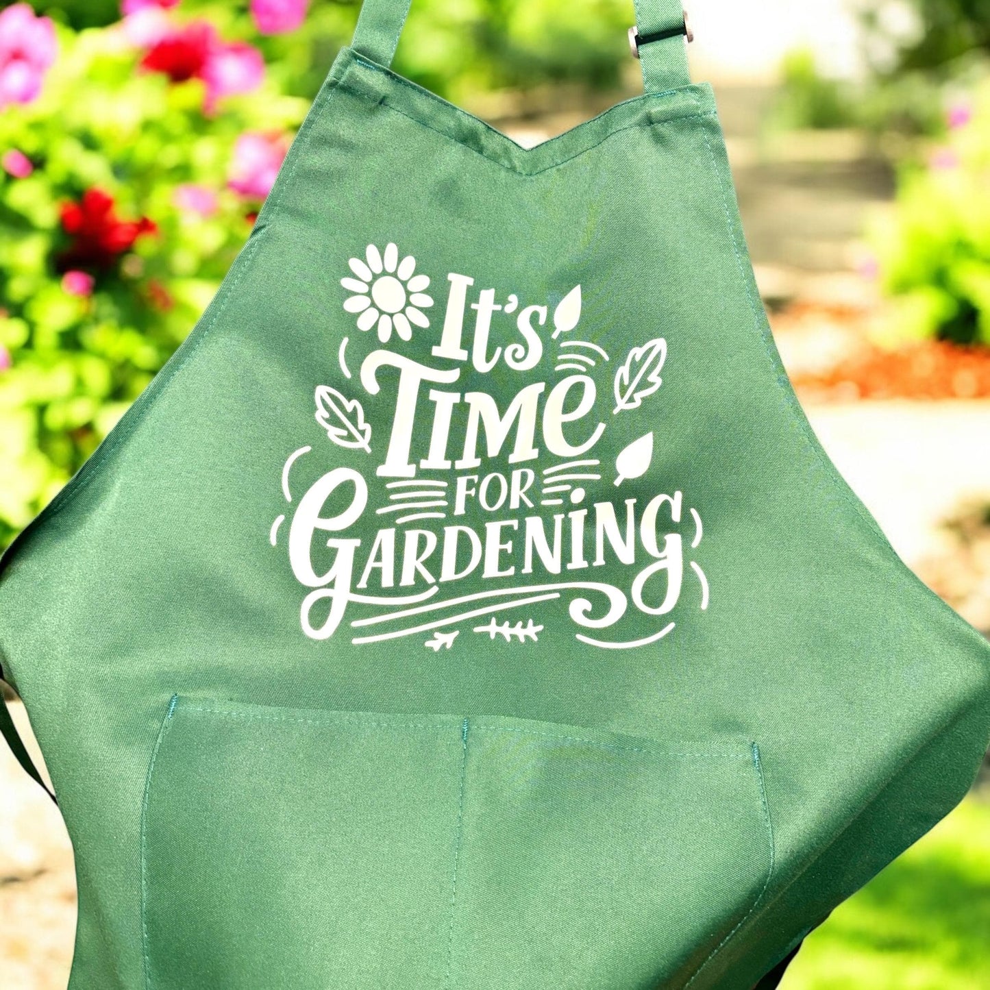 Garden Apron with Pockets – Green with Charming Design Choices