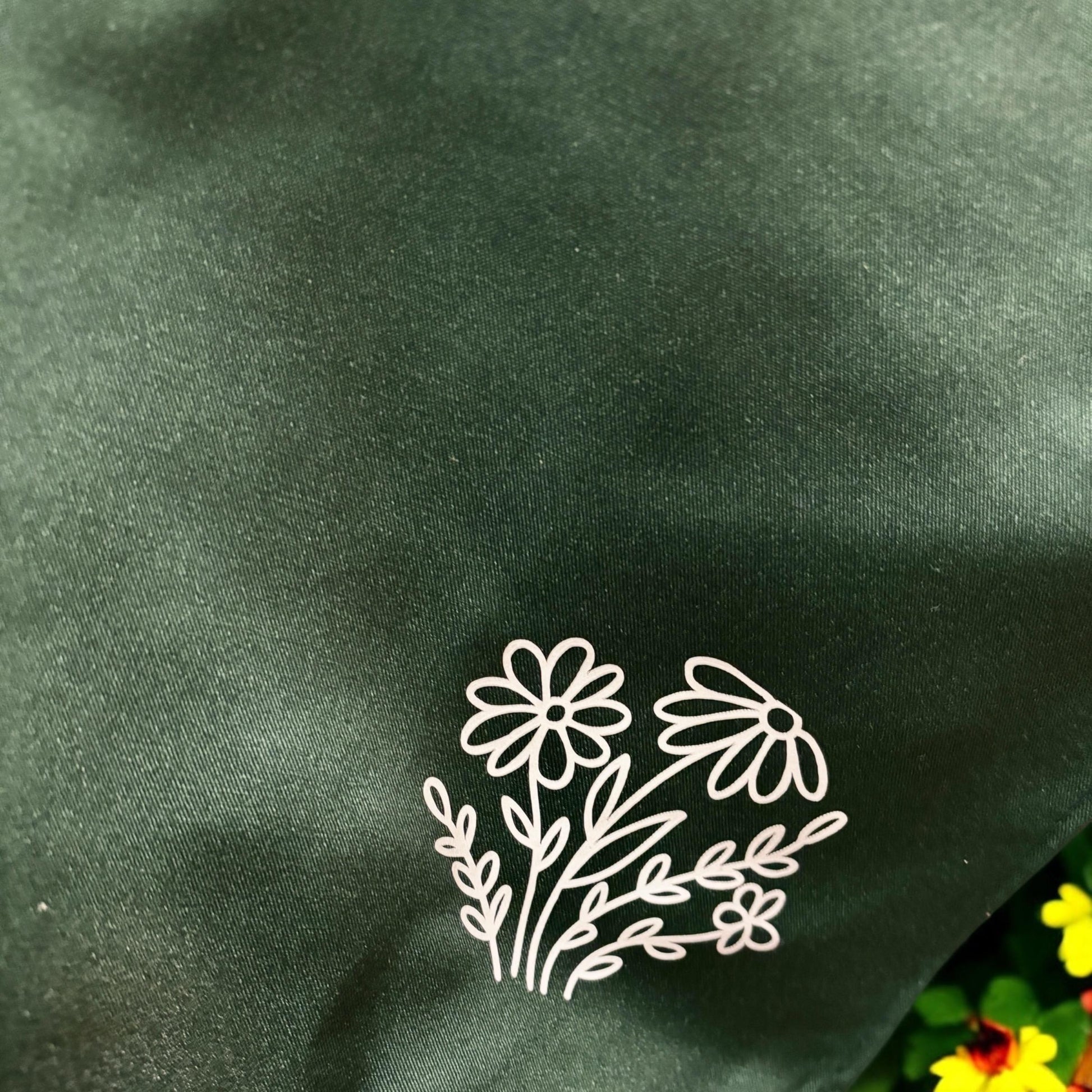 Garden Apron with Pockets – Green with Charming Design Choices